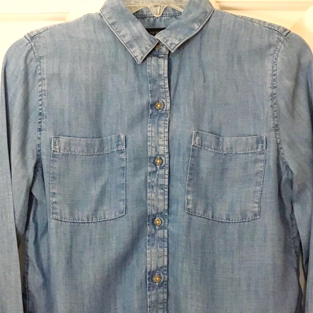 Banana Republic chambray button down top XS